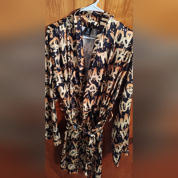 PLAYBOY‎ Black and Gold Wrap-Style Robe - Picture 1 of 6